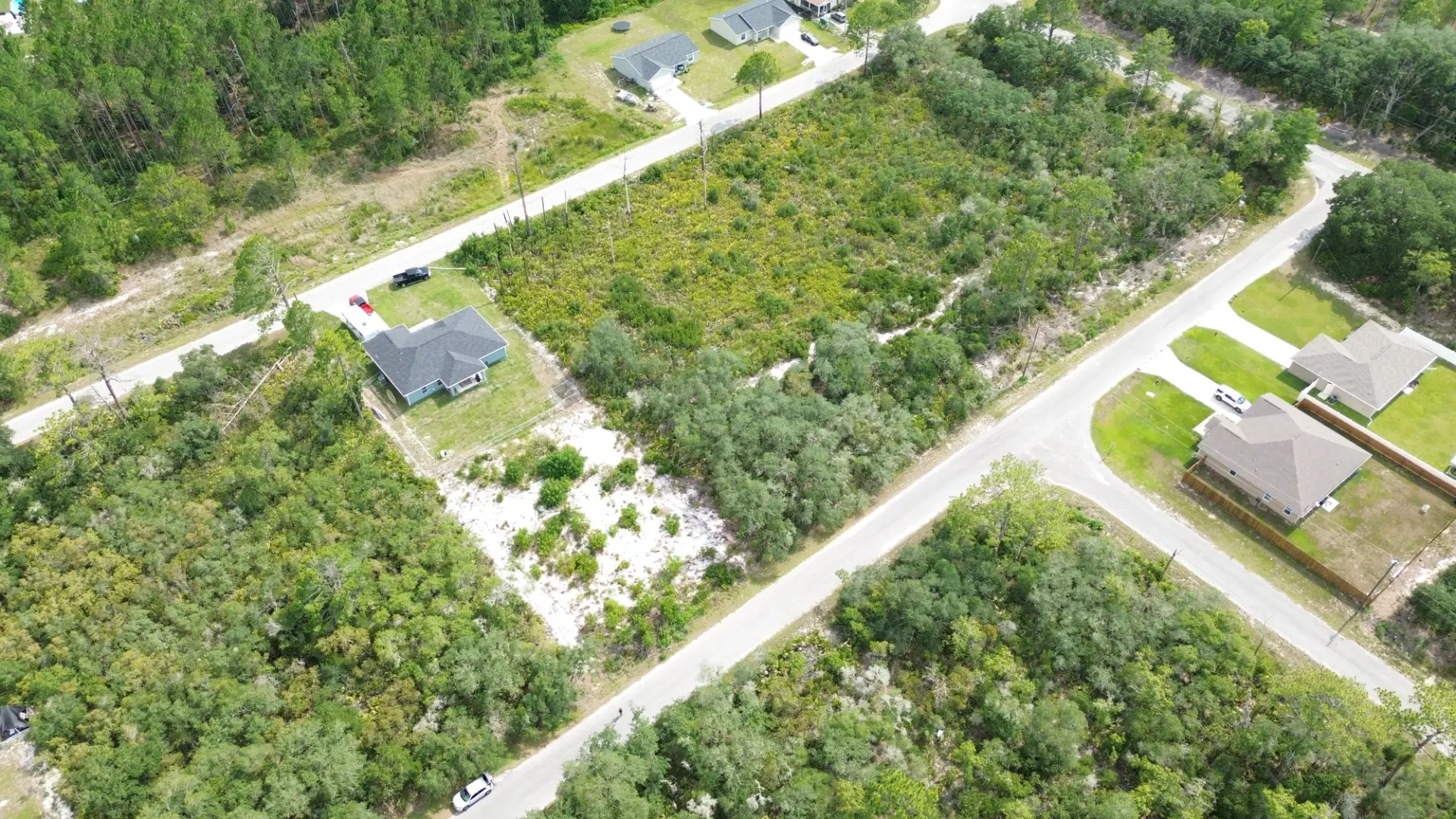 0.25 acres, residential zoning — foto 2
